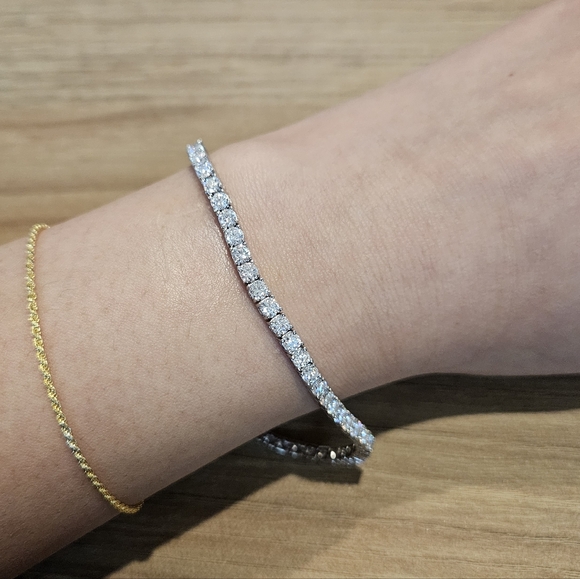 Moissanite 925 Sterling Silver Tennis Bracelet 8 Inch - Picture 5 of 5